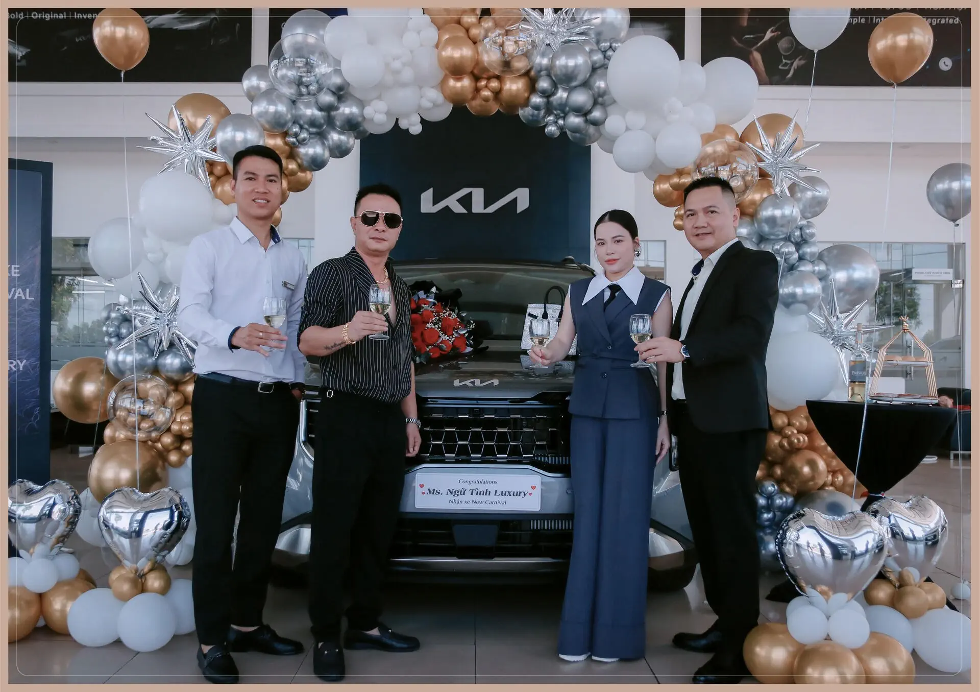Á Hậu 1 Hoa Hậu Doanh nhân biển 2023 Dương Ngữ Tình nhận Bàn Giao xe Kia New Carnival tại showroom KIA Đông Hà