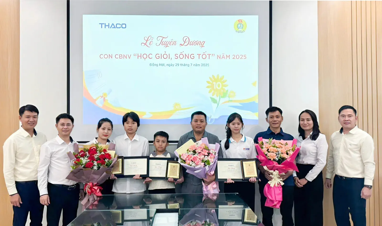 THACO AUTO Quảng Trị Tuyên dương con Cán bộ nhân viên " Học giỏi - Sống tốt" năm 2025