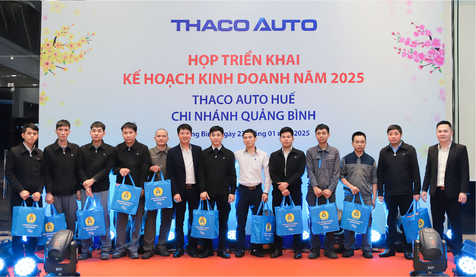 Trao yêu thương Xuân Ất Tỵ 2025 THACO AUTO Quảng Bình tặng quà Tết cho Đoàn viên và người lao động