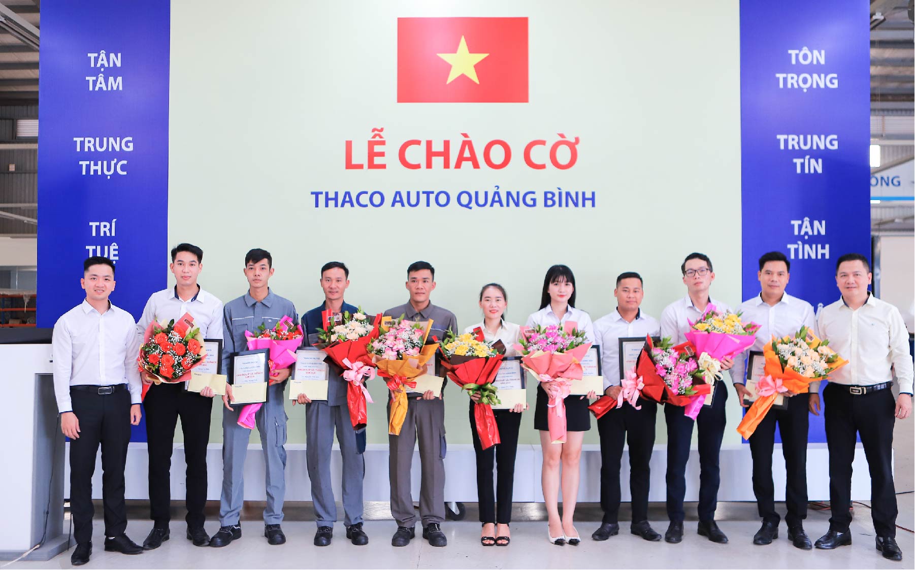 Lễ chào cờ tháng 9: THACO AUTO Quảng Bình đẩy mạnh phục vụ khách hàng sau nghị định giảm 50% lệ phí trước bạ