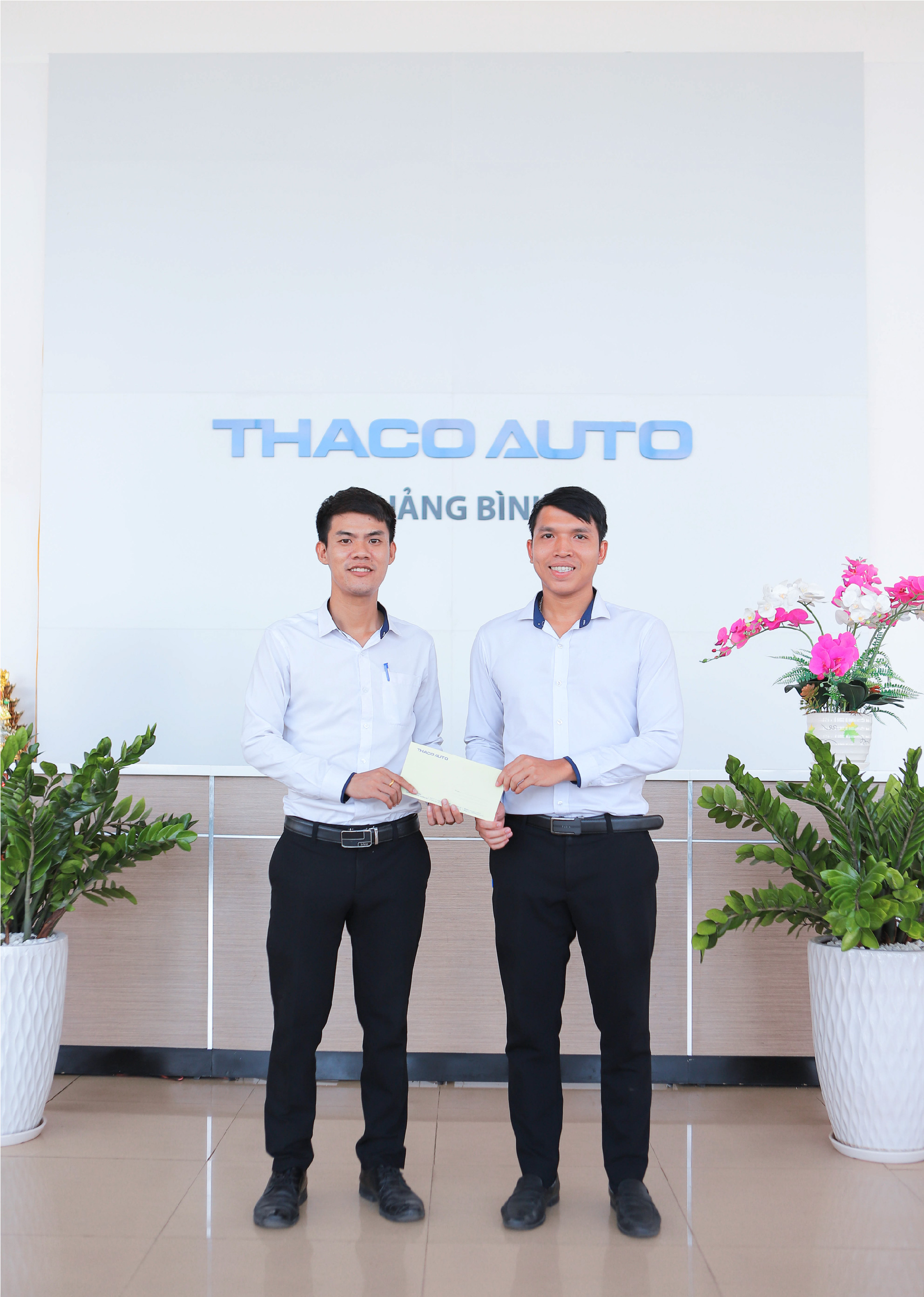 THACO AUTO Quảng Bình trao thưởng cho Tư vấn dịch vụ có hoạt động chăm sóc khách hàng tốt nhất Quý II/2024